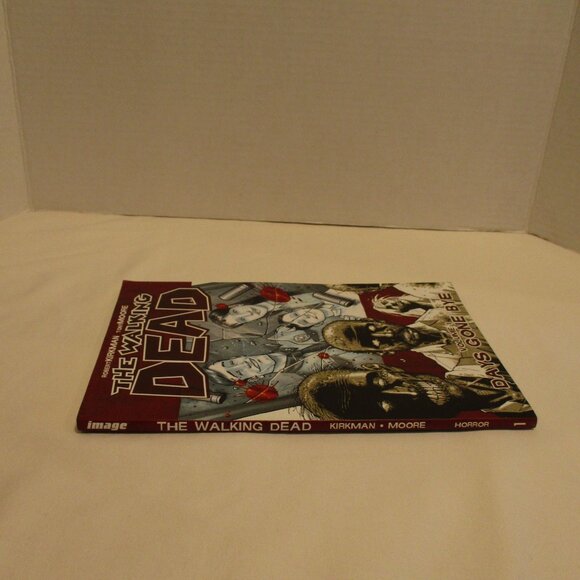 The Walking Dead TPB Volume 1 Red White Black Graphic Zombie Fighting Comic Book - Picture 11 of 13